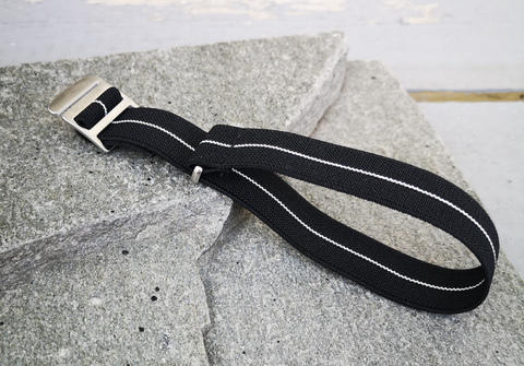 Froskemann Elastic Strap – Black w/ White Pinstripe